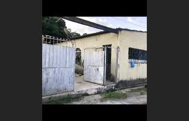 Imagem: A casa possui 2 Dormitórios, 2 Banheiros, 2 Vagas na garagem