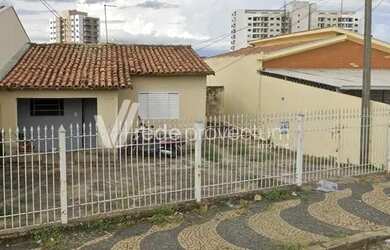 Imagem: A casa possui 2 Dormitórios, 1 Banheiro, 4 Vagas na garagem