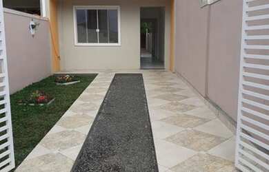 Imagem: A casa possui 2 Dormitórios, 1 Banheiro, 2 Vagas na garagem