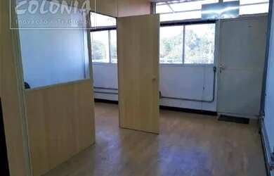 Imagem: O depósito possui 2 Vagas na garagem, 218m² de Área e está