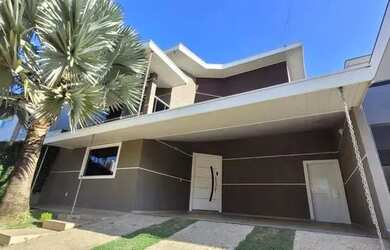 Imagem: A casa em condomínio possui 3 Dormitórios, 2 Banheiros, 2