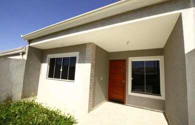 Imagem: A casa possui 3 Dormitórios, 1 Banheiro, 2 Vagas na garagem