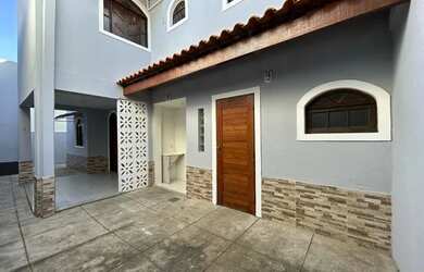 Imagem: A casa possui 3 Dormitórios, 2 Banheiros e está localizado