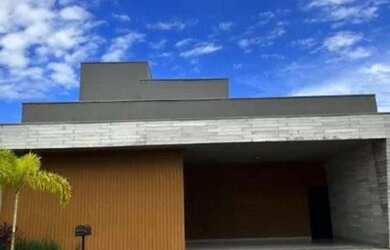 Imagem: A casa em condomínio possui 3 Dormitórios, 3 Banheiros, 4