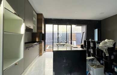 Imagem: A casa em condomínio possui 3 Dormitórios, 5 Banheiros, 4