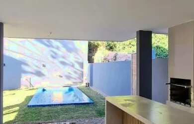 Imagem: A casa possui 4 Dormitórios, 5 Banheiros, 240-0m² de Área