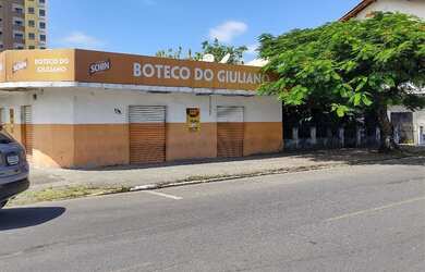 Imagem: A casa possui 3 Dormitórios, 2 Banheiros, 1 Vaga na garagem