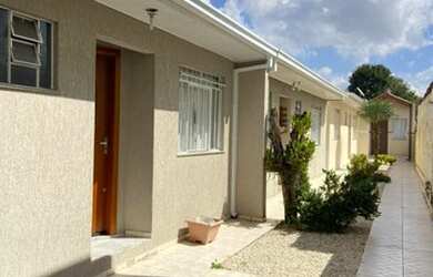 Imagem: A casa possui 3 Dormitórios, 1 Banheiro, 1 Vaga na garagem