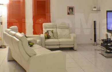 Imagem: A casa à venda possui 4 Dormitórios, 5 Banheiros, 4 Vagas