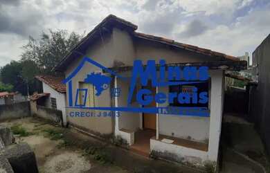 Imagem: A casa possui 2 Dormitórios, 1 Banheiro, 1 Vaga na garagem