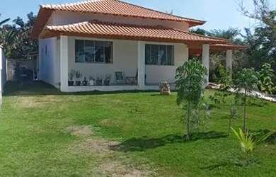 Imagem: A casa possui 2 Dormitórios, 1 Banheiro, 3 Vagas na garagem