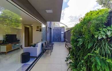 Imagem: A casa possui 2 Dormitórios, 1 Banheiro, 1 Vaga na garagem