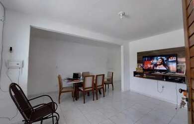 Imagem: A casa possui 2 Dormitórios, 2 Banheiros, 2 Vagas na garagem