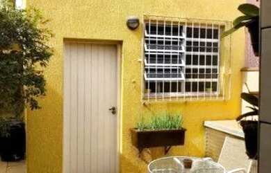 Imagem: A casa em condomínio possui 2 Dormitórios, 4 Banheiros, 2