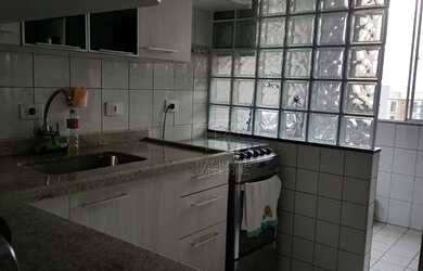 Imagem: O apartamento possui 2 Dormitórios, 1 Banheiro, 1 Vaga na garagem