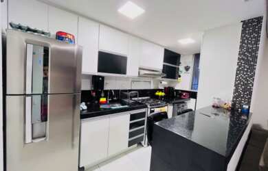 Imagem: O apartamento possui 3 Dormitórios, 1 Banheiro, 1 Vaga na garagem