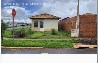 Imagem: A casa possui 2 Dormitórios, 1 Banheiro, 1 Vaga na garagem