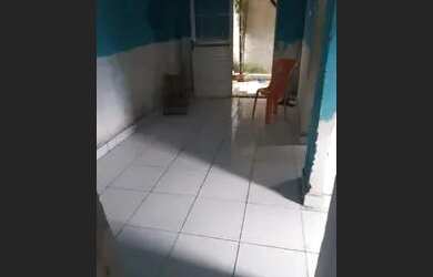 Imagem: A casa possui 3 Dormitórios, 2 Banheiros e está localizado