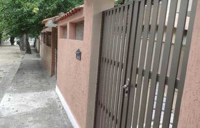 Imagem: A casa possui 5 Dormitórios, 4 Banheiros e 250m² de Área