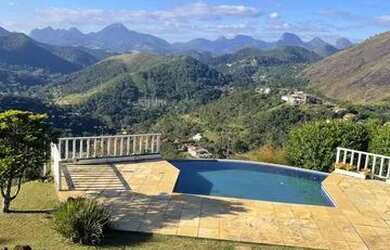 Imagem: A casa em condomínio possui 5 Dormitórios, 5 Banheiros, 4