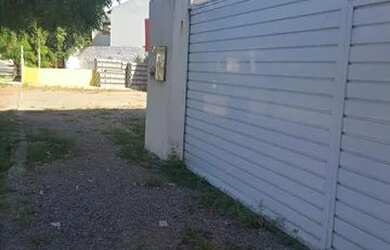 Imagem: A casa possui 2 Dormitórios, 2 Banheiros, 4 Vagas na garagem