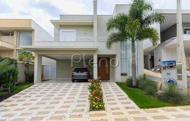 Imagem: A casa em condomínio possui 3 Dormitórios, 2 Banheiros, 4