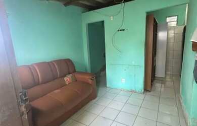 Imagem: A casa possui 2 Dormitórios, 1 Banheiro, 1 Vaga na garagem