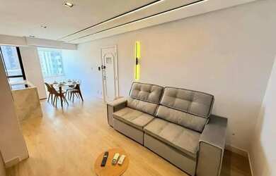 Imagem: O apartamento possui 2 Dormitórios, 1 Banheiro, 1 Vaga na garagem