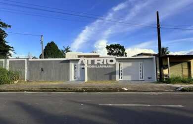 Imagem: A casa possui 3 Dormitórios, 2 Banheiros, 2 Vagas na garagem