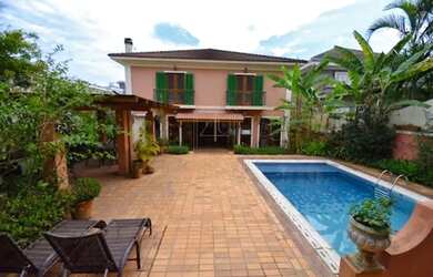 Imagem: A casa em condomínio possui 4 Dormitórios, 5 Banheiros, 4