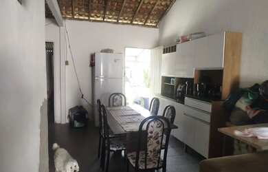 Imagem: A casa possui 3 Dormitórios, 1 Banheiro, 300m² de Área e