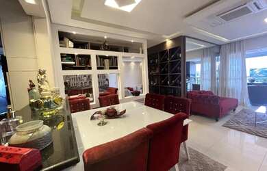 Imagem: O apartamento possui 4 Dormitórios, 3 Banheiros, 2 Vagas na