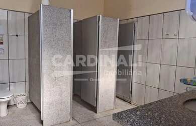 Imagem 14: Salão comercial, tipo área de lazer completo com piscinas e ótima localização