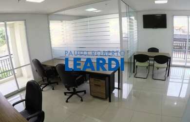 Imagem: O depósito possui 1 Vaga na garagem e 55m² de Área e está