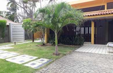 Imagem: A casa possui 5 Dormitórios, Acomodam 20 pessoas, 4 Vagas na