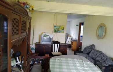 Imagem: A casa possui 2 Dormitórios e 1 Banheiro e está localizado