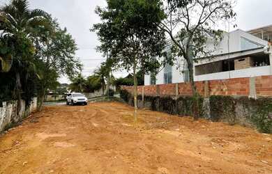 Imagem: Plano, 180m2, bem localizado, doc. Em dia, lindo terreno