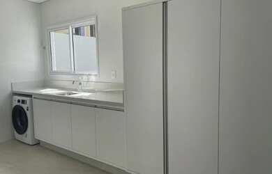 Imagem 12: CASA EM BC. com 5 suítes, 6 bwc, 3 vagas, nova, em cond. fechado com...