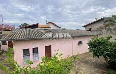 Imagem: A casa possui 2 Dormitórios, 2 Banheiros, 166m² de Área e