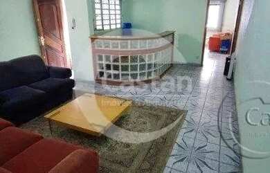 Imagem: O depósito possui 2 Vagas na garagem, 228m² de Área e está