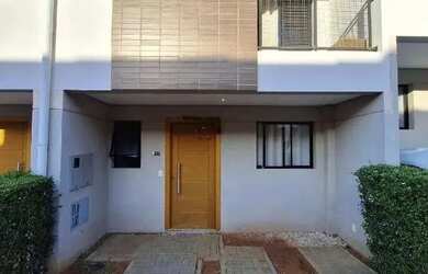 Imagem: A casa possui 2 Dormitórios, 3 Banheiros, 1 Vaga na garagem