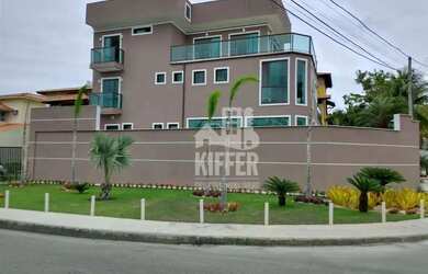 Imagem: A casa possui 4 Dormitórios, 3 Banheiros, 4 Vagas na garagem