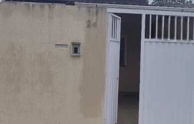 Imagem: A casa possui 2 Dormitórios, 2 Banheiros, 1 Vaga na garagem