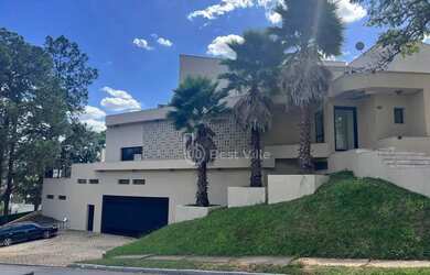 Imagem: A casa em condomínio possui 4 Dormitórios, 2 Banheiros, 3