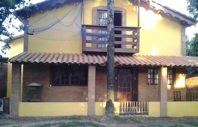 Imagem: A casa possui 2 Dormitórios, 2 Banheiros, 2 Vagas na garagem