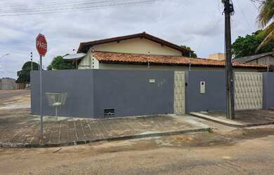Imagem 1: Alugo Casa de esquina com piscina no Bairro dos Estados