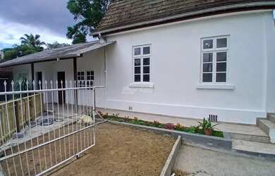 Imagem: O depósito possui 2 Vagas na garagem, 110m² de Área e está