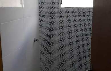 Imagem: A casa possui 1 Dormitório, 1 Banheiro, 1 Vaga na garagem