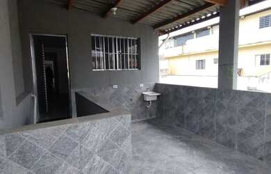 Imagem: A casa possui 2 Dormitórios, 1 Banheiro, 1 Vaga na garagem