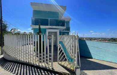 Imagem: A casa possui 3 Dormitórios, 1 Banheiro, 4 Vagas na garagem